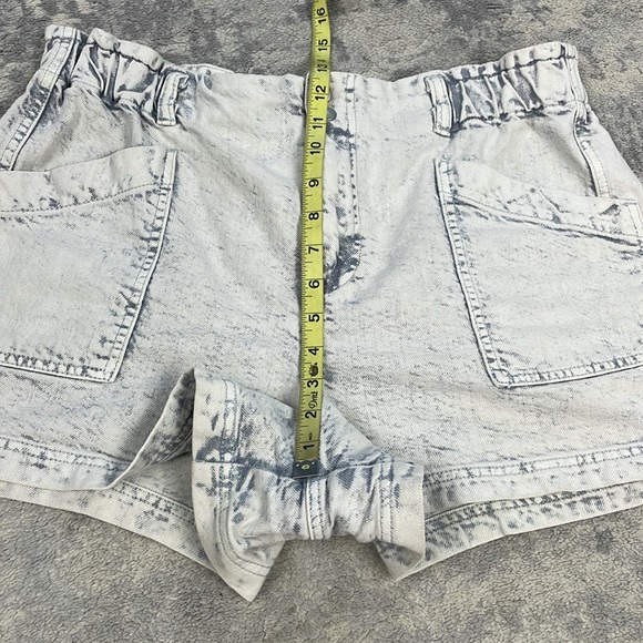 By Anthropologie Acid Wash Whitewash Denim Stretch Waist Paperbag Shorts Sz 8 - Picture 6 of 10